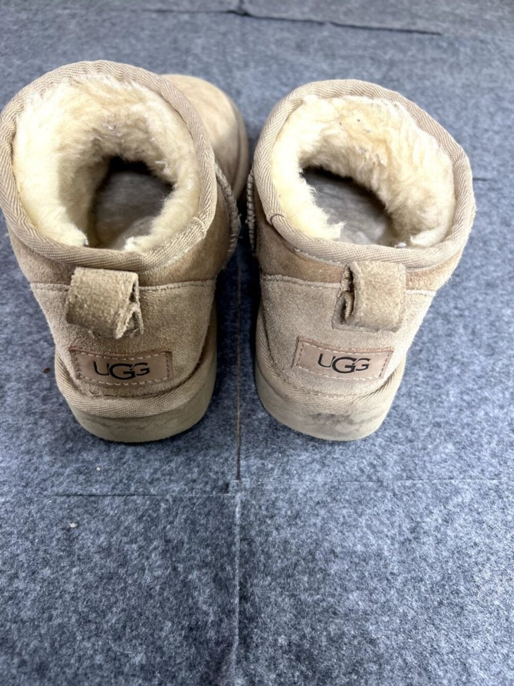 UGG Tan - Picture 2 of 5
